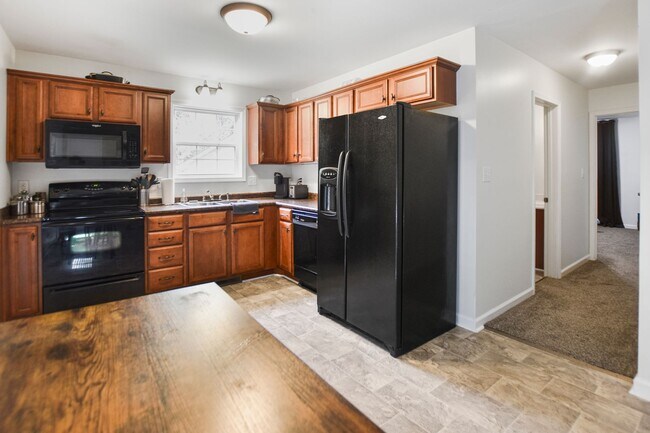 Foto del edificio - Pet Friendly Three Bedroom!