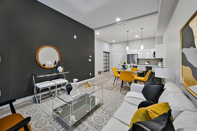 Photo du bâtiment - Crossings at The Refinery District Apartments