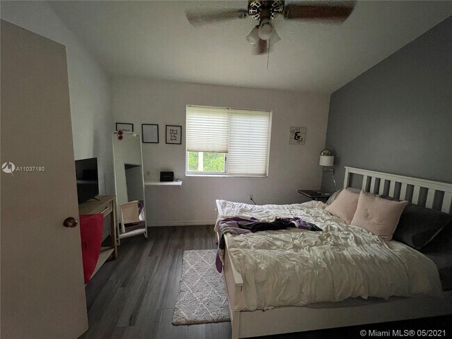 Foto del edificio - 2251 NW 77th Way