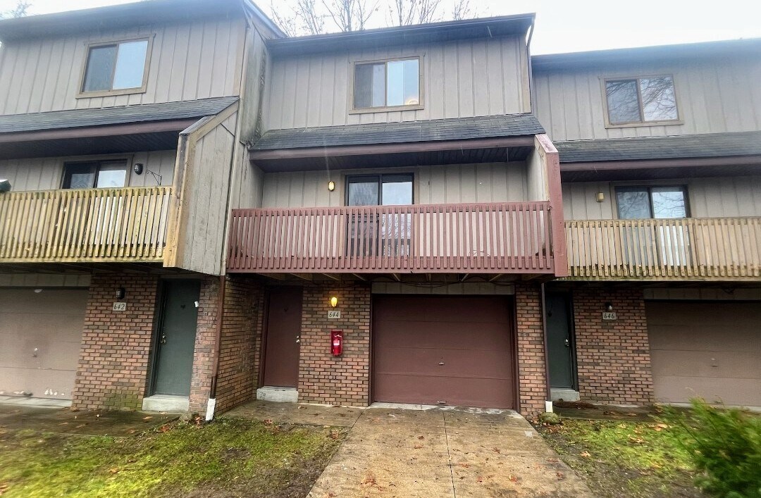 Foto principal - 644 Portage Lakes Dr