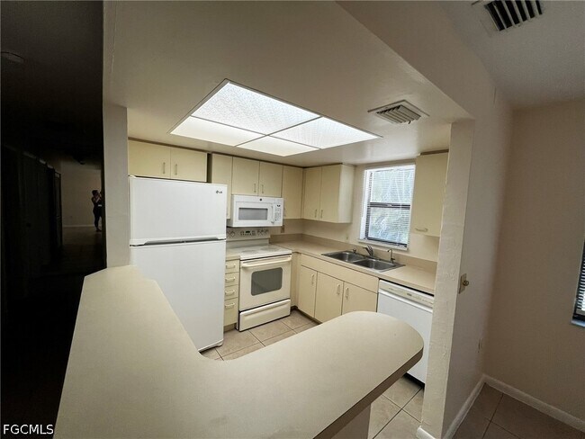 Foto del edificio - 919 SE 8th Terrace