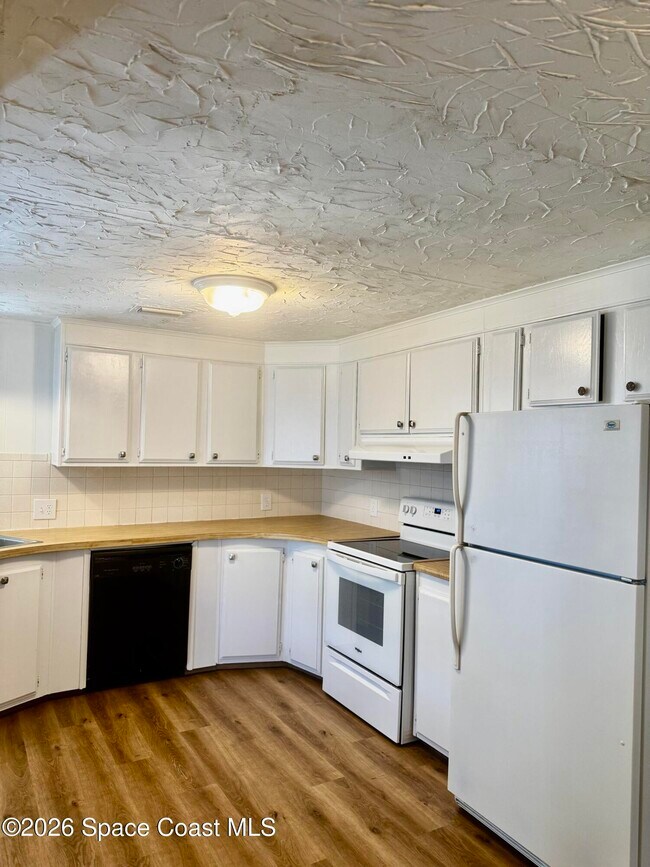 Foto del edificio - 515 Jennifer Cir