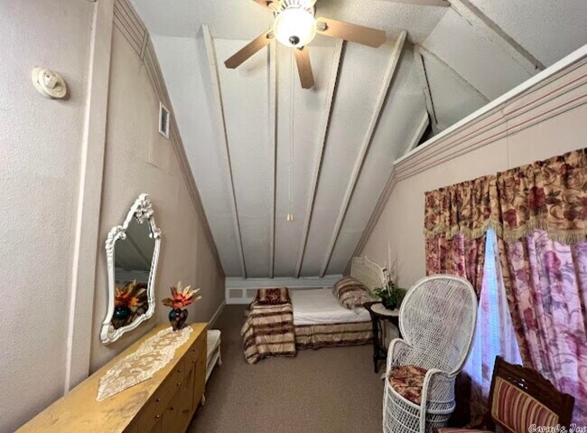 Building Photo - 918 W 13th Ave