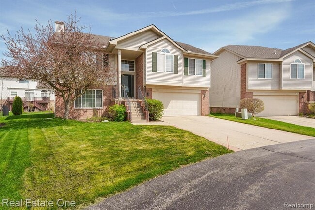 Foto del edificio - 4721 Carrington Dr