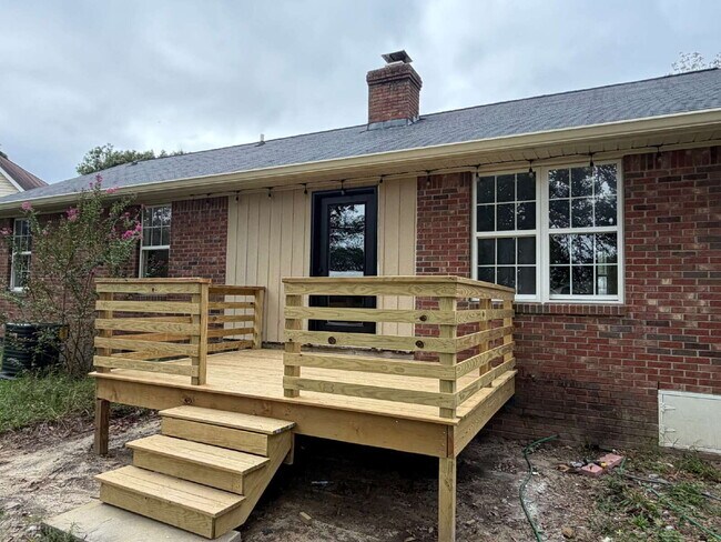 Foto del edificio - 157 Yardley Farms Ct