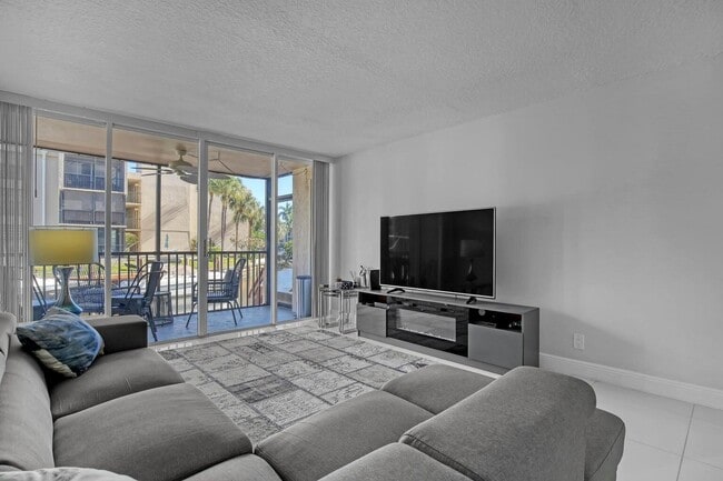 Building Photo - 6 Royal Palm Way