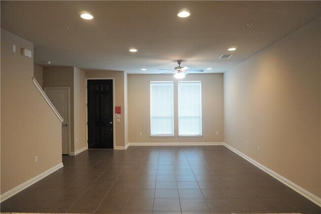 Foto del edificio - 13800 Lyndhurst St