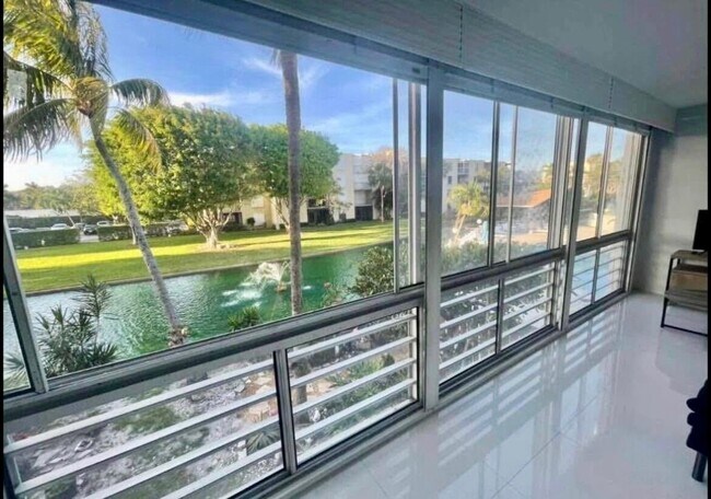 Foto del edificio - 209 Waterway Dr S