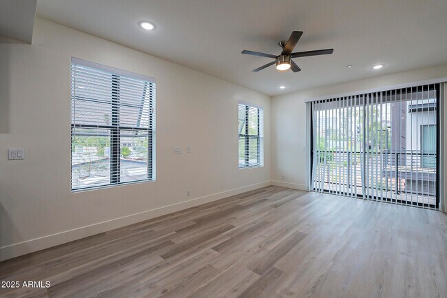 Foto del edificio - 250 S Roosevelt St