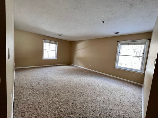 Building Photo - 1830 Main St