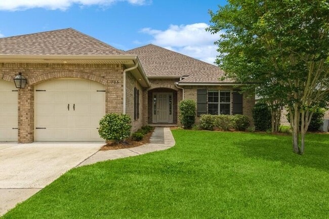Building Photo - 723 Woods Dr