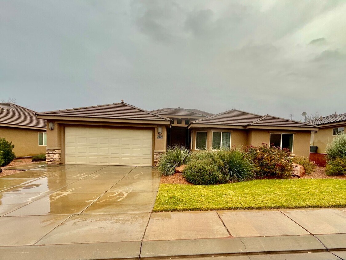 Foto principal - Lovely Pet-Friendly 4-BR Home in Ivins