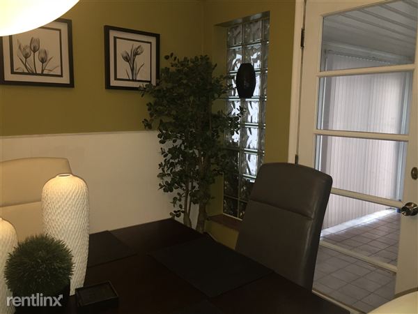 Foto del edificio - 16555 Collinson Ave