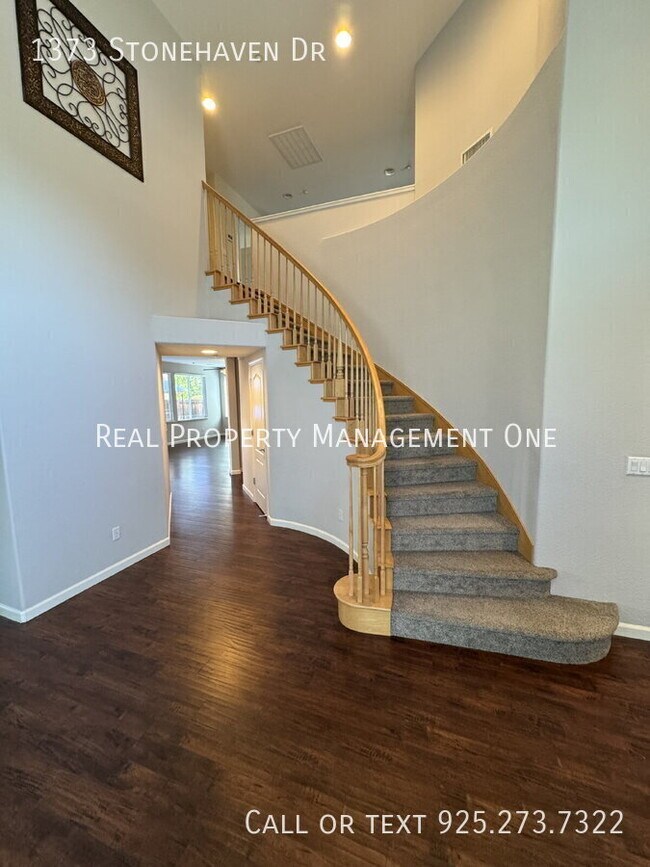 Foto del edificio - 1373 Stonehaven Dr