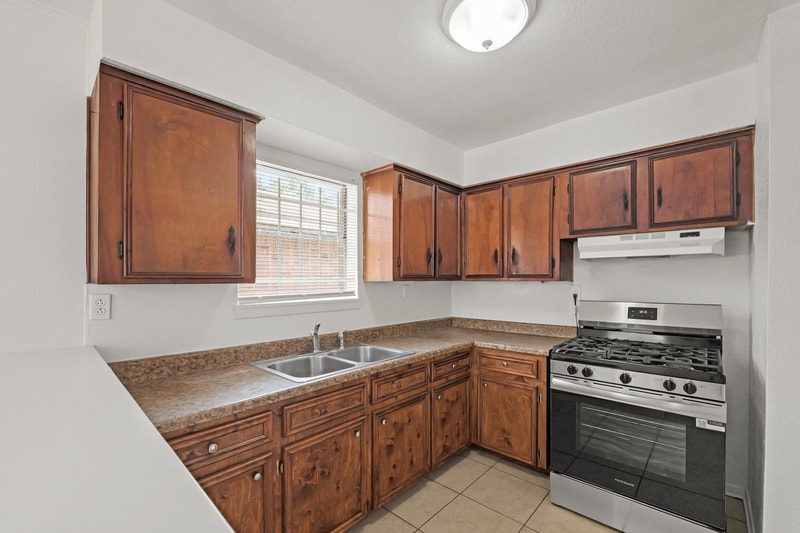 6114 1/2 Octavia Street - 6114 1/2 Octavia Street