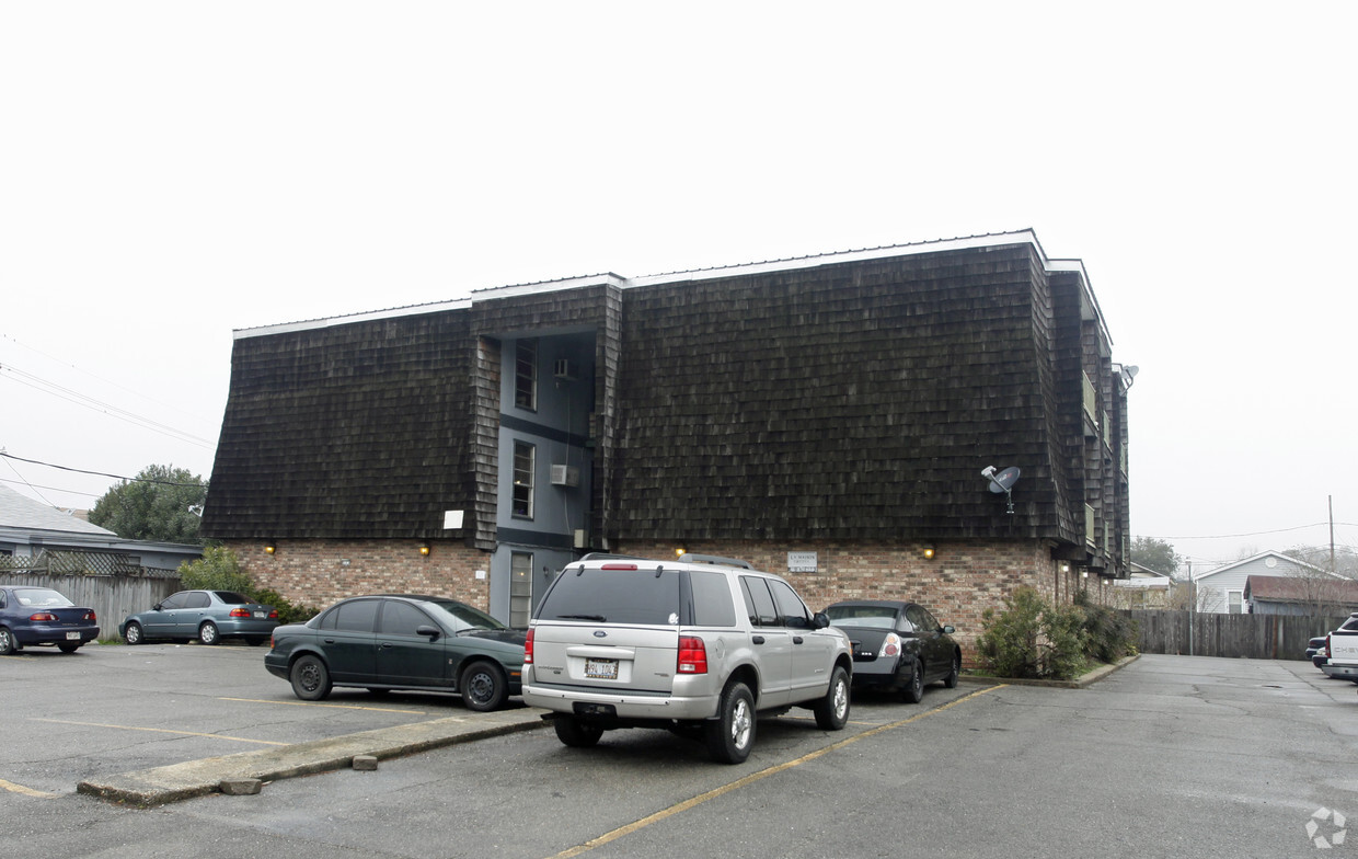 Primary Photo - 115 W Esplanade Ave