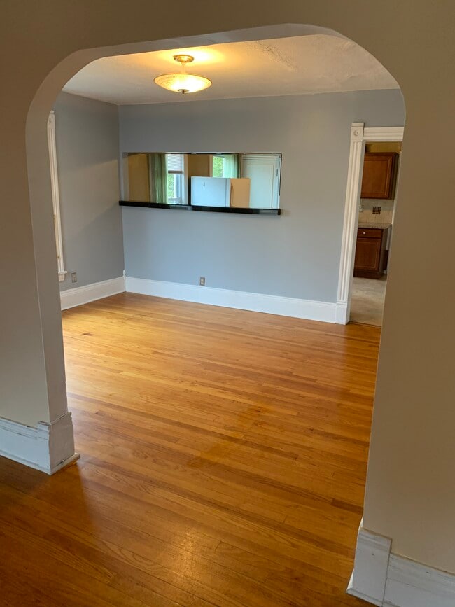 Building Photo - 113 Avery Ave