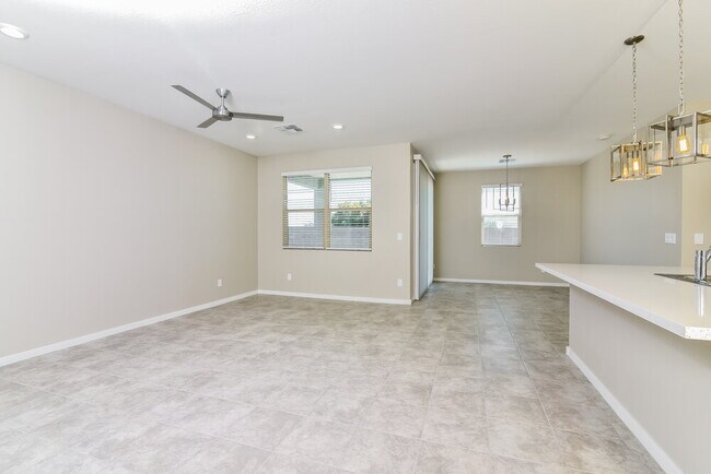 Building Photo - 4713 S 67th Ln