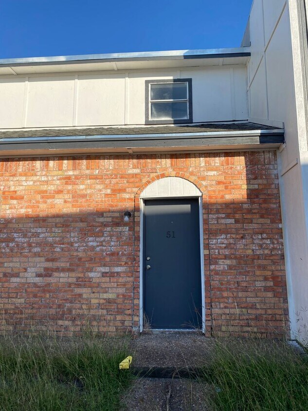 Foto principal - 3/2.5- Newly Upgraded 3 Bedroom Townhouse ...