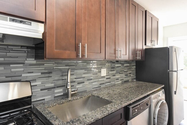 Building Photo - 730 Judson Ave
