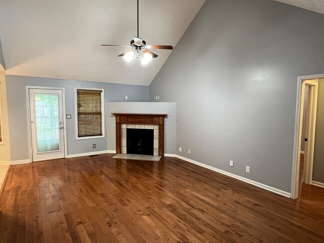 Foto del edificio - 1457 Cedar Springs Cir