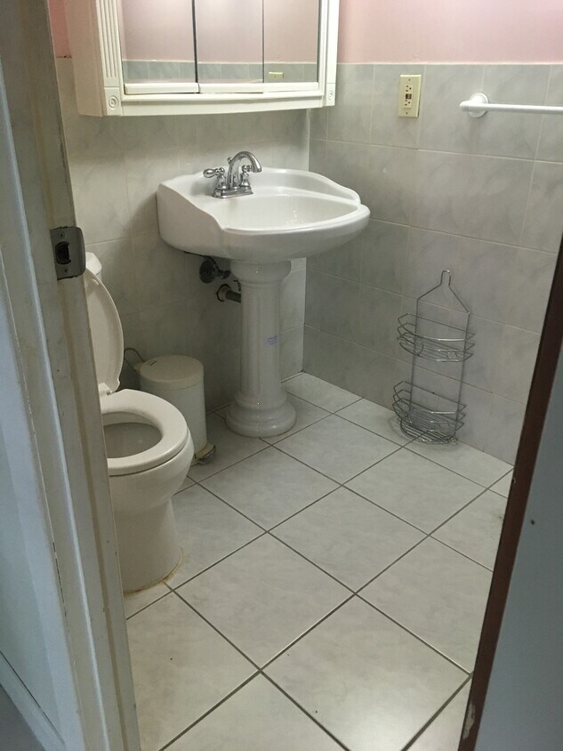 Foto del edificio - 85 Gelston Ave