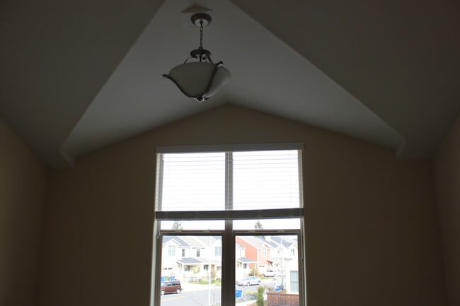 Building Photo - 446 Lindberg Cir
