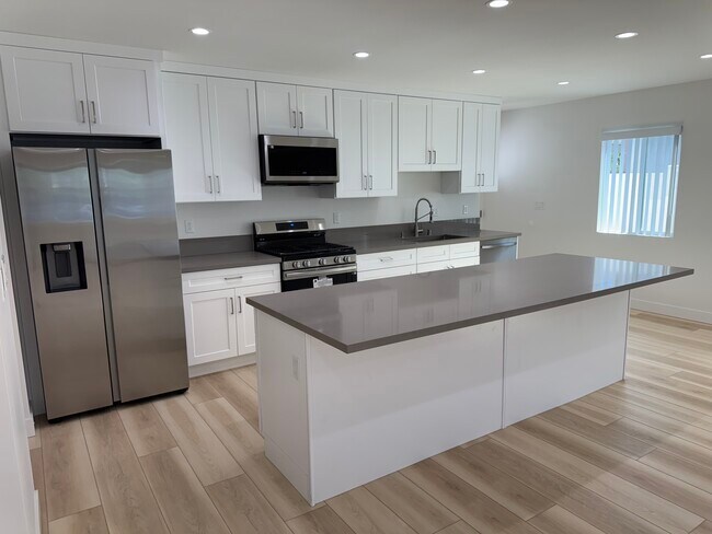 Foto del edificio - 14621 Leadwell St