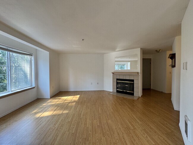Foto del edificio - Spacious 3 bed 1.75 bath top floor unit in Des Moines