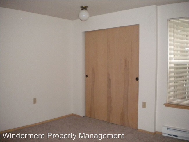 Building Photo - 1393 Bradley Ln