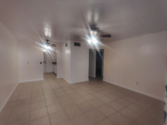 Foto del edificio - 3302-3308 E Glenn St