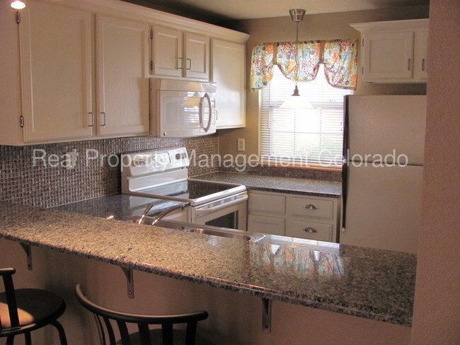 Foto del edificio - 2204 Sunridge Cir