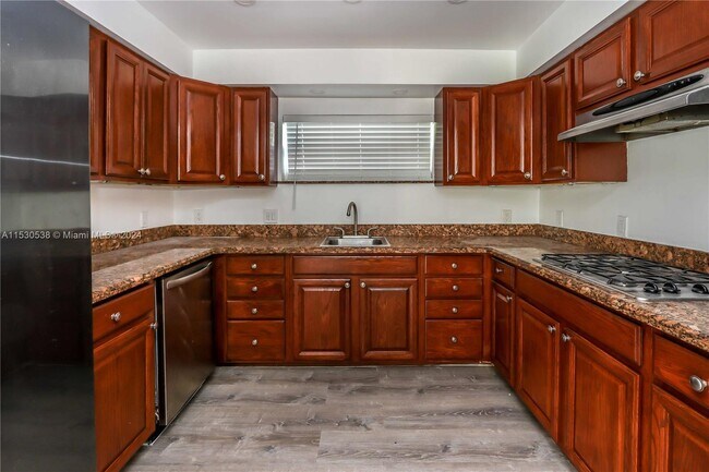 Building Photo - 1404 Plunkett St