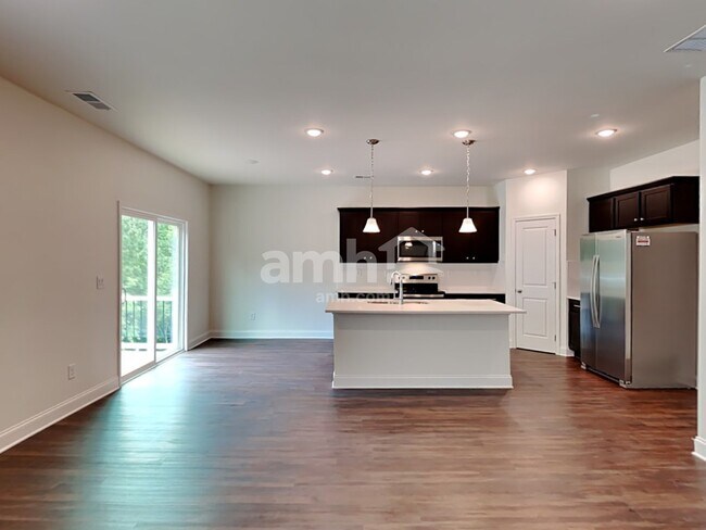 Building Photo - 301 Pecan Dr