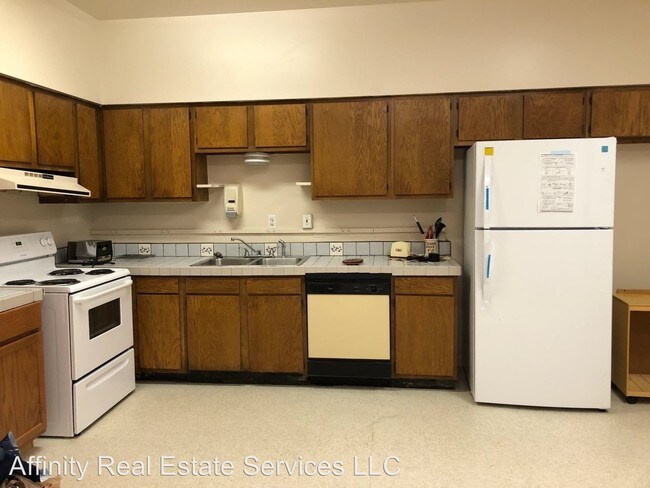 Foto del edificio - 13 br, 3 bath House - 712 Walnut