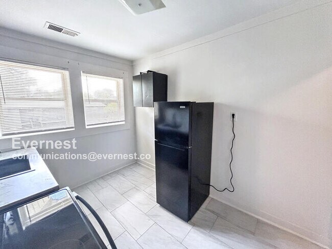 Foto del edificio - 2701 Pike Rd