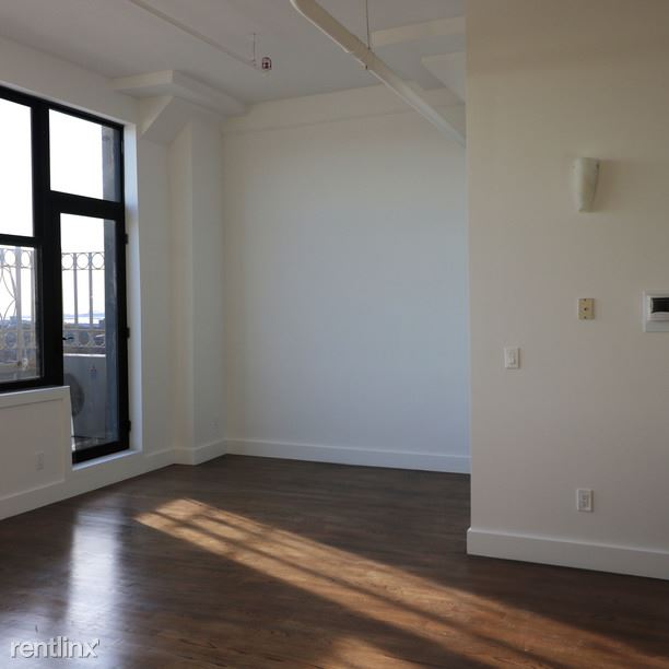 Building Photo - 233 Schermerhorn St