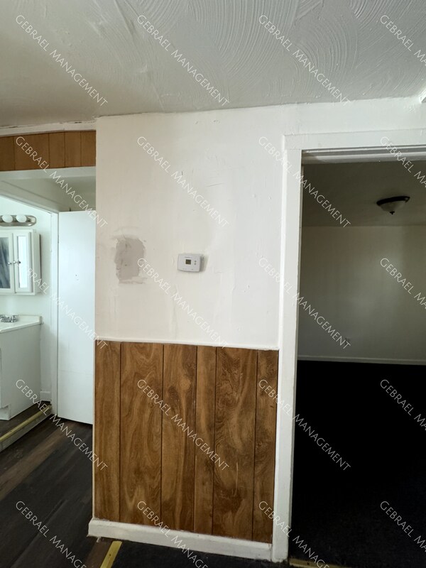 Building Photo - 5485 Detroit St