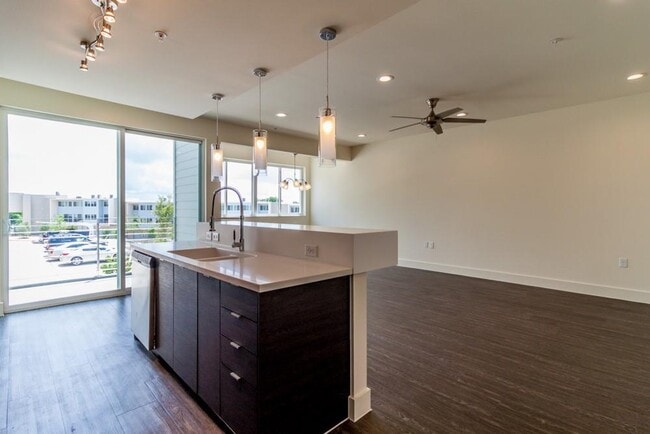 Foto del edificio - 604 N Bluff Dr