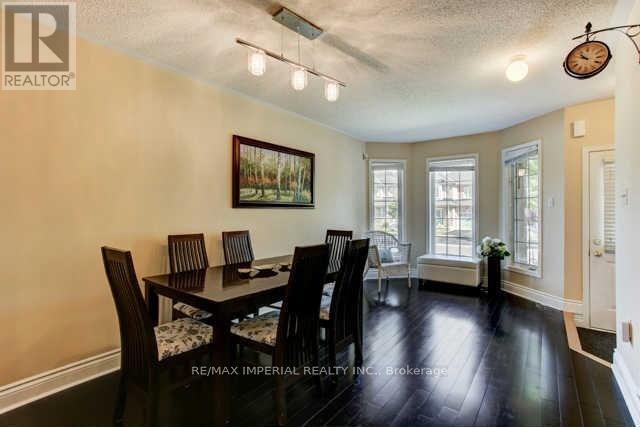 Photo du bâtiment - 27 Silver Linden Dr