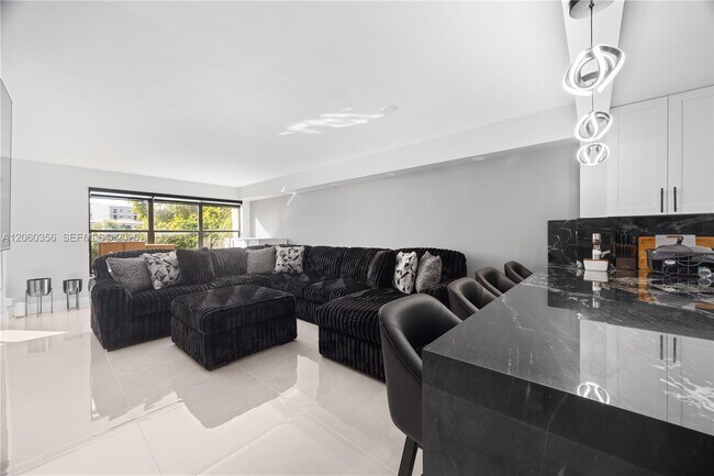Foto del edificio - 2302 S Cypress Bend Dr