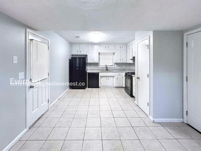 Building Photo - 2083 Phillips Rd