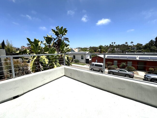 Foto del edificio - North Park/Hillcrest- Modern and Spacious 2 Bedroom with 2 Car Garage, Washer/Dryer and AC.