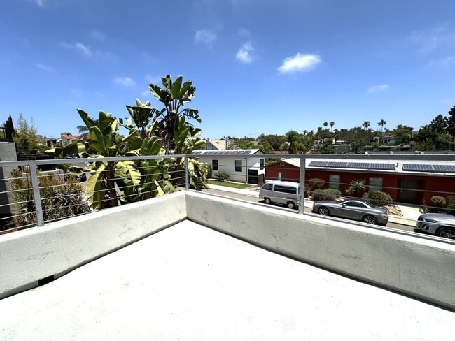 Building Photo - North Park/Hillcrest- Modern and Spacious 2 Bedroom with 2 Car Garage, Washer/Dryer and AC.