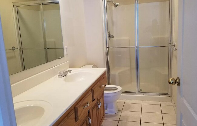 Foto del edificio - 317 Creekside Ct