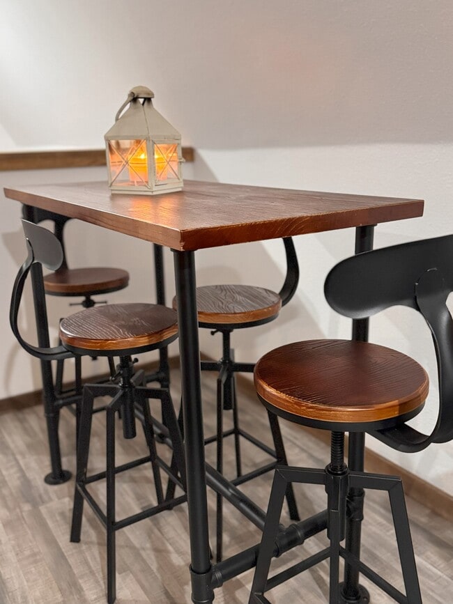 Building Photo - 303 S Cable Rd