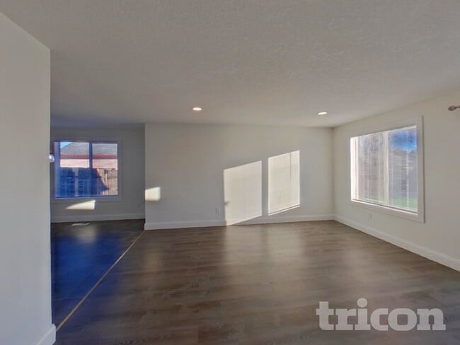 Building Photo - 407 SW Scotton Way