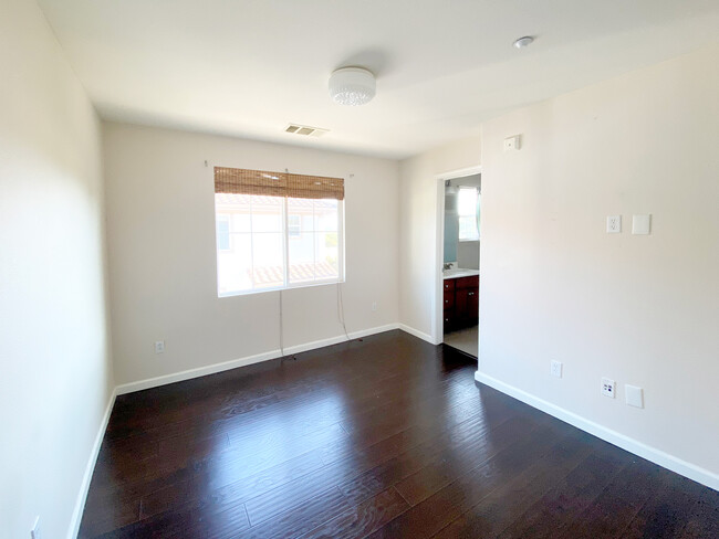 Building Photo - 2833 Alnwick Ave
