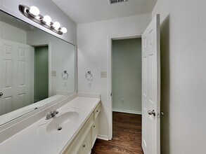 Building Photo - 15818 Shoreline Terrace Dr