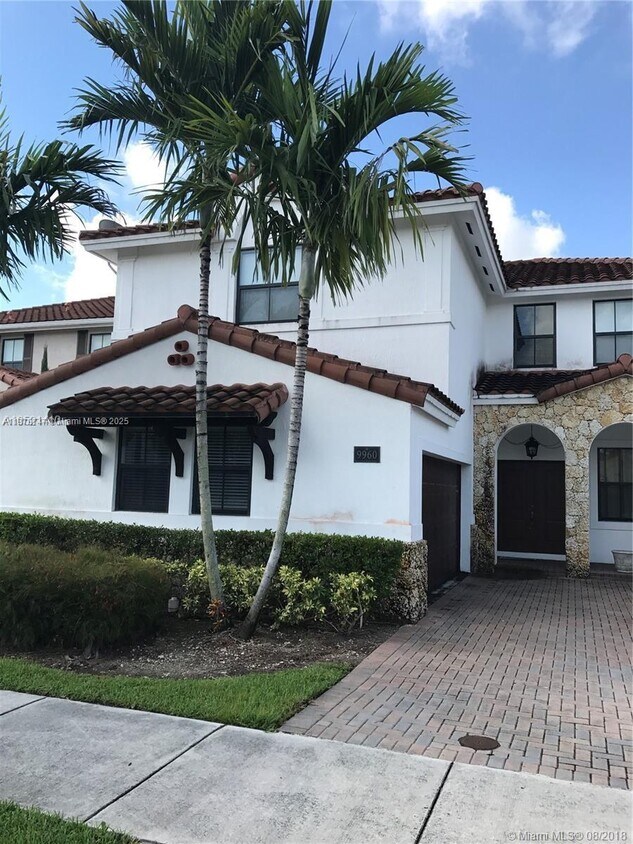 Foto principal - 9960 NW 10th St